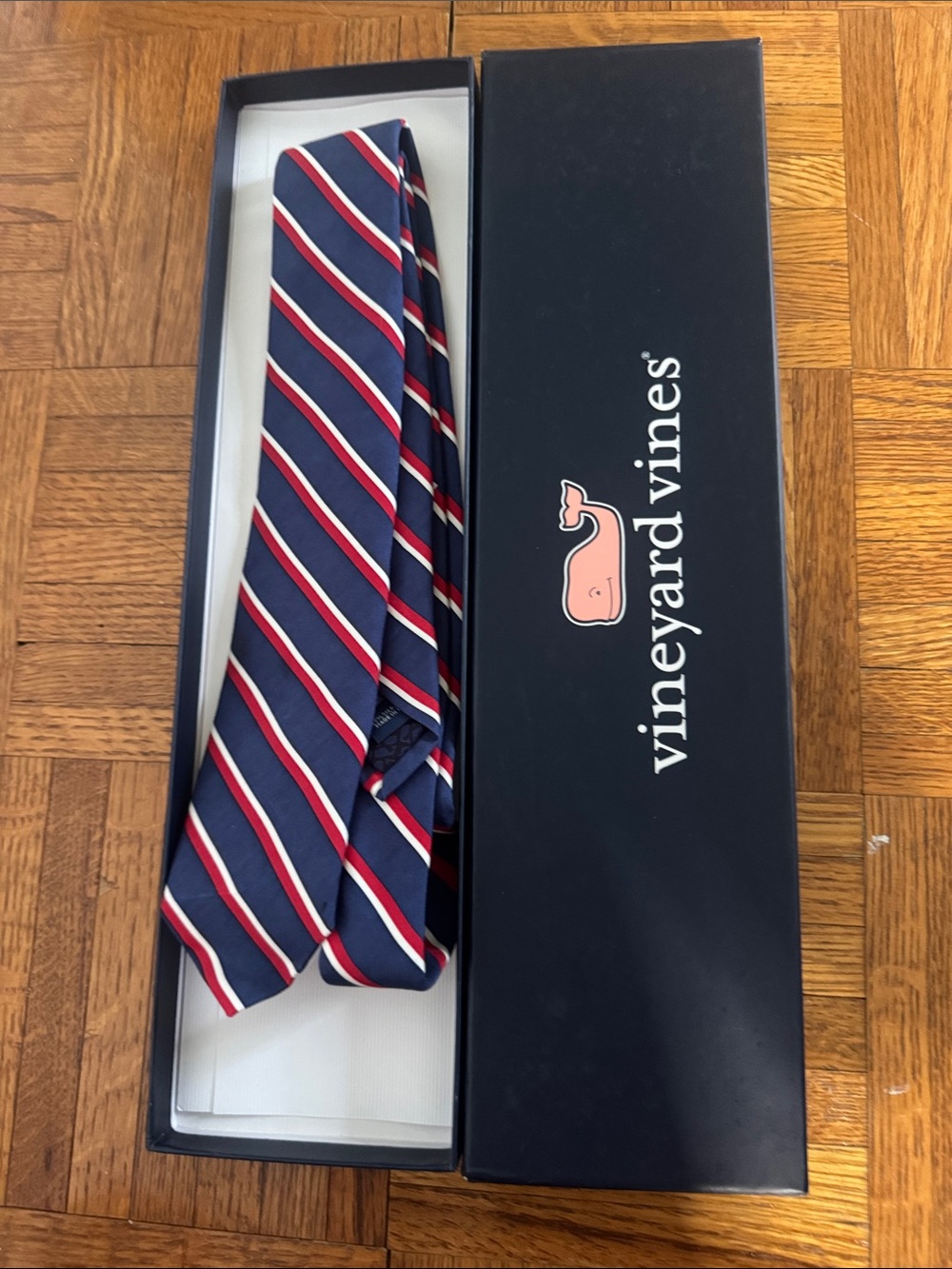 Vineyard Vines NWT NIB Navy Tie with Red and White Diagonal Stripes